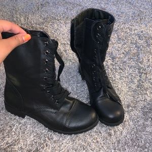 super cute black boots!! Never worn!!